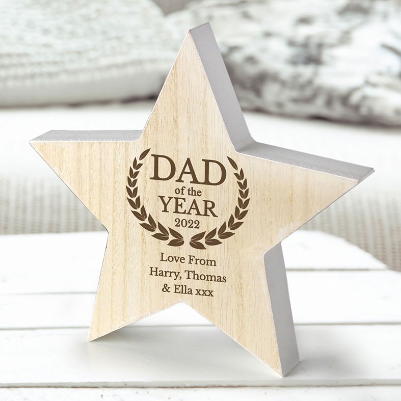 Personalised Dad of the Year rustic wooden star decoration with custom wording &acirc; Father's Day gift for dad