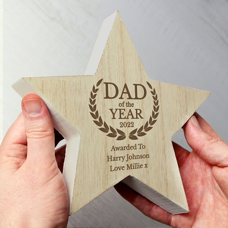 Personalised Dad of the Year rustic wooden star decoration with custom wording â Father's Day gift for dad