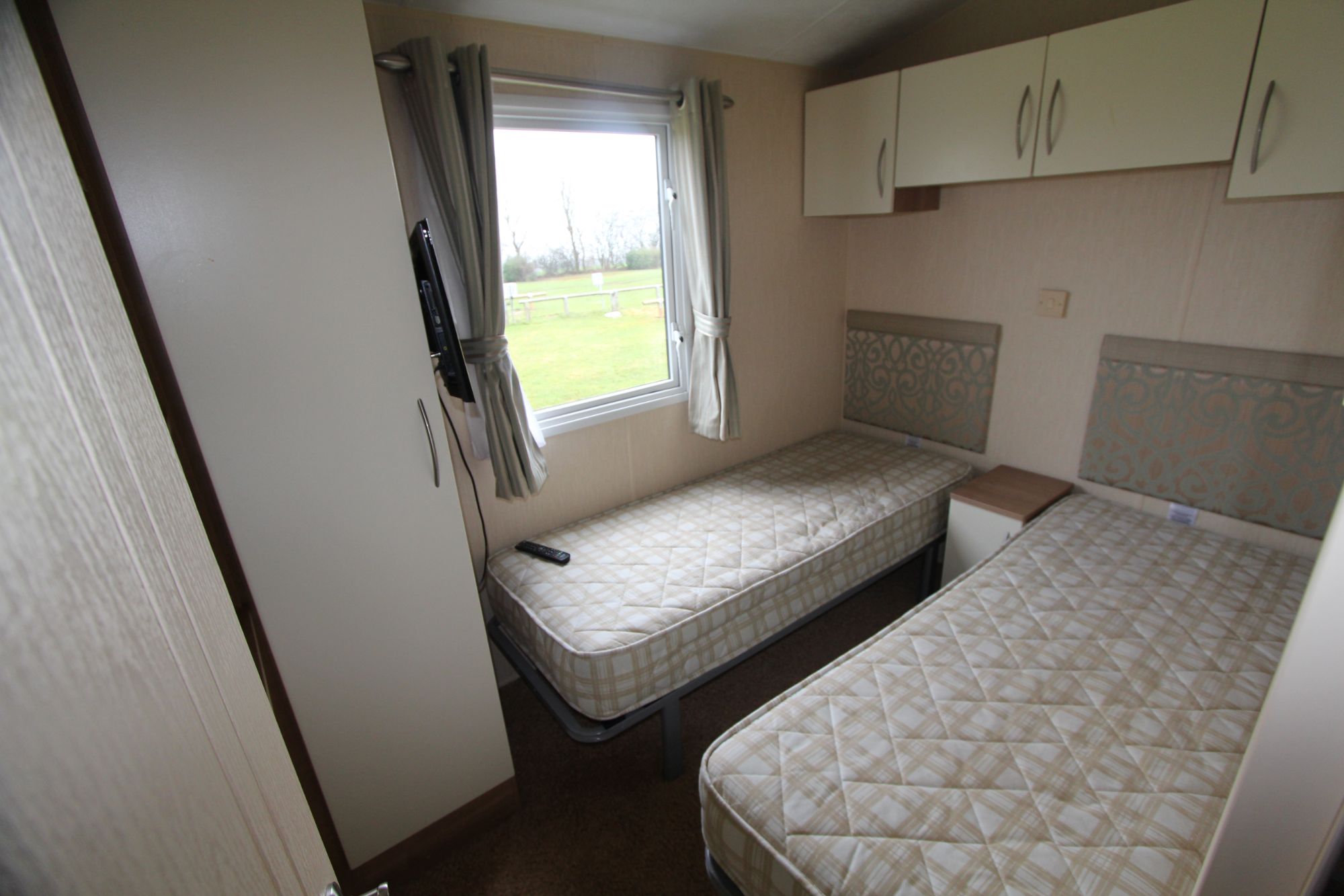 2012 Willerby New Hampton Twin Bed