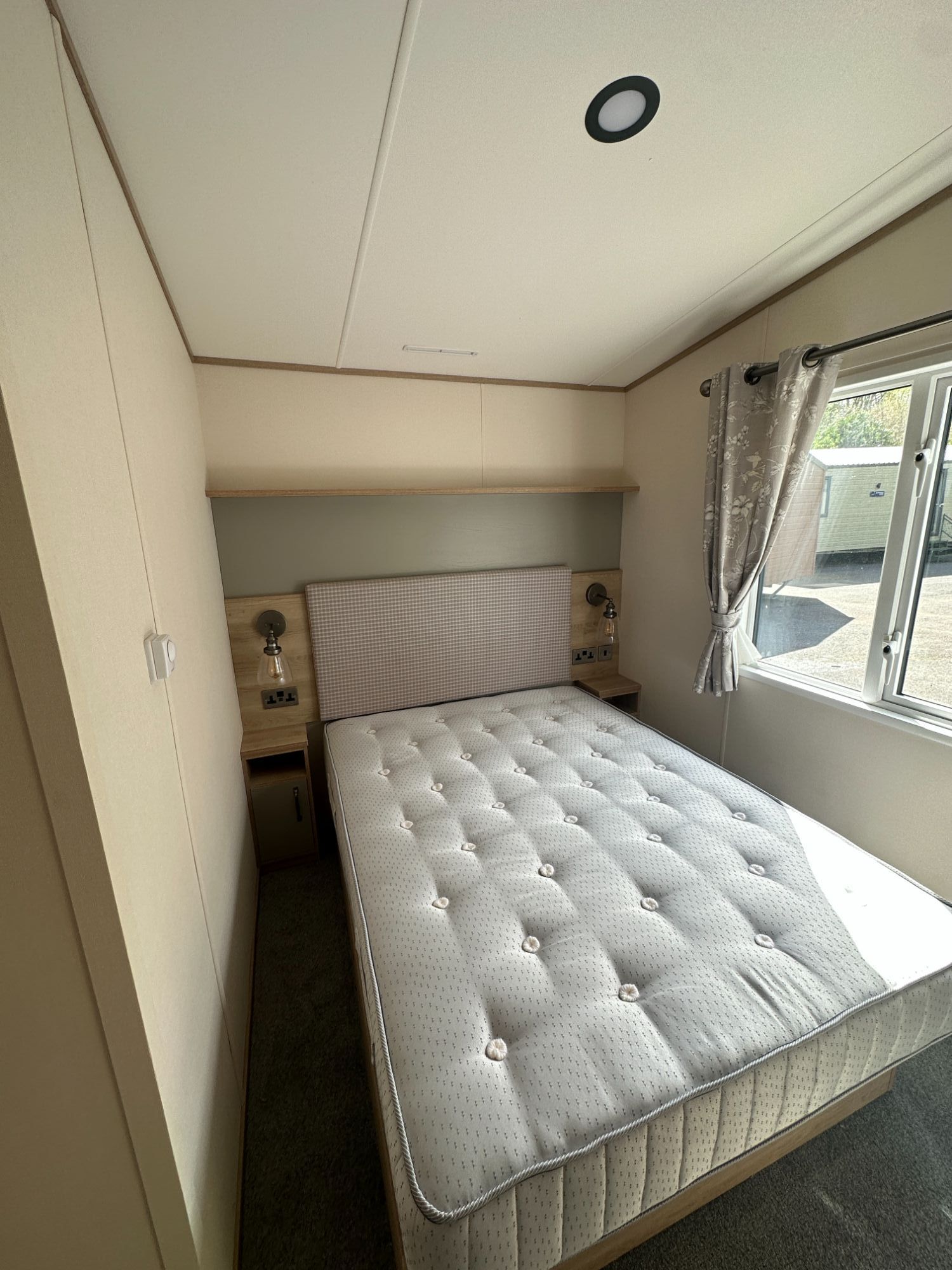 2021 ABI Holiday Lodge Main Bed 1