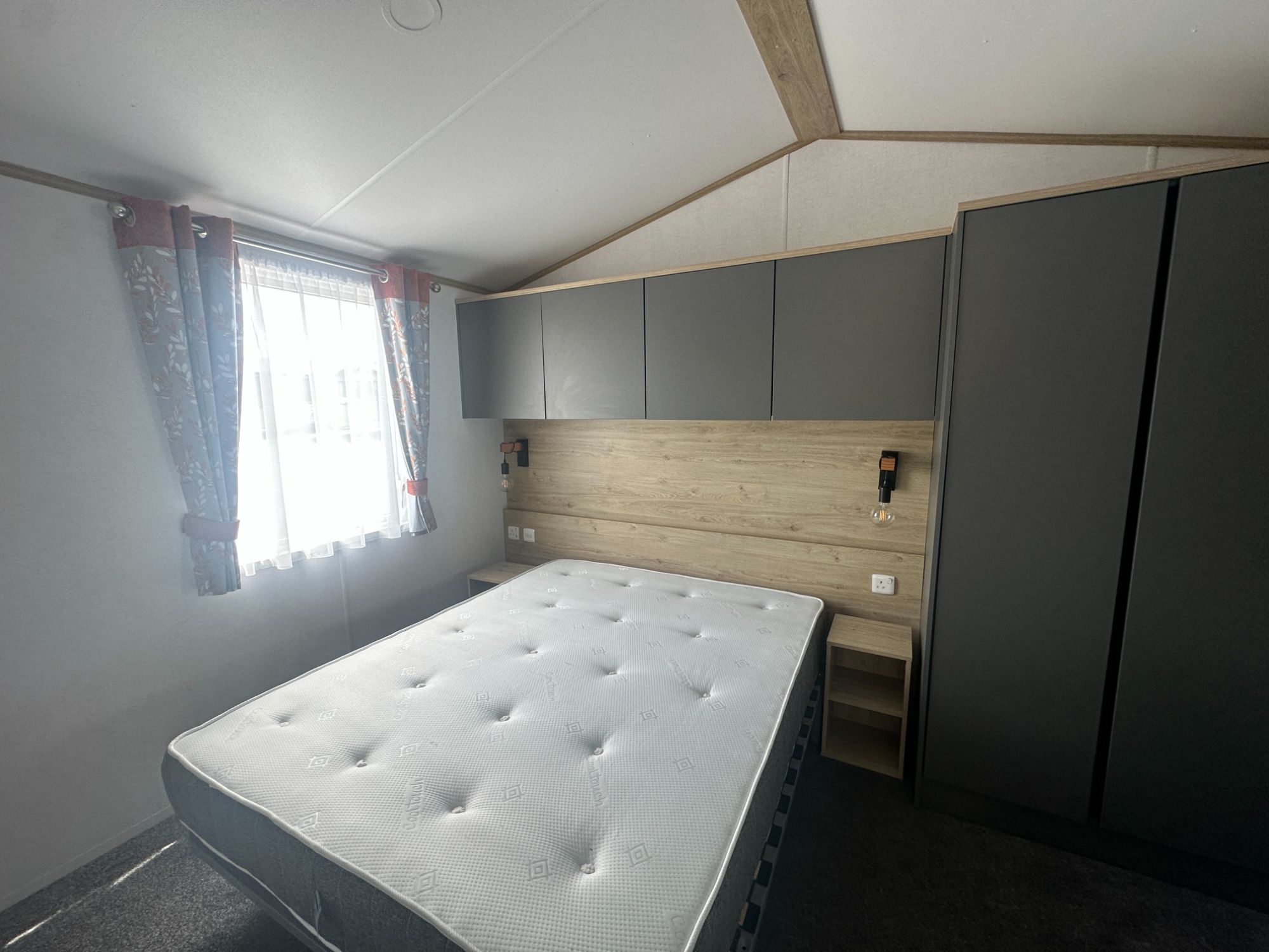 2021 Atlas Style Lodge Main Bed 1