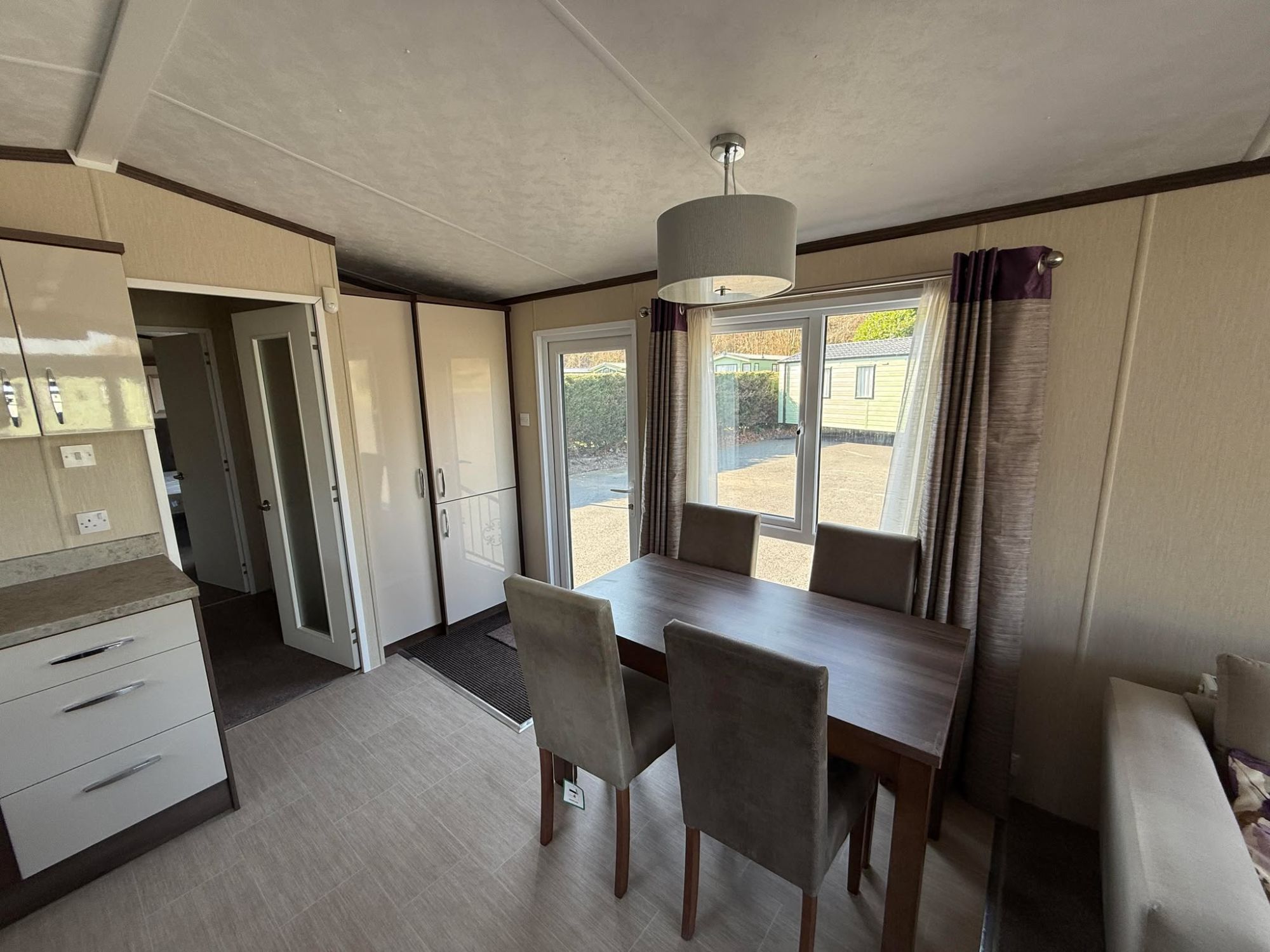 2016 Pemberton Rivington Dining