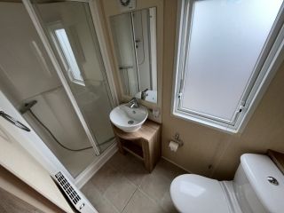 2013 BK Grosvenor Bethroom 1