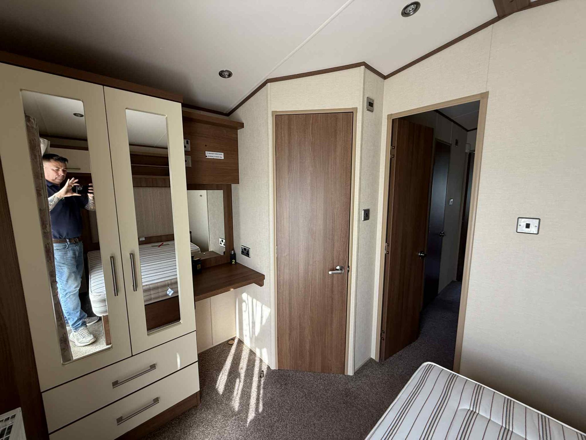 2015 ABI Ashcroft Exclusive Main Bed 2