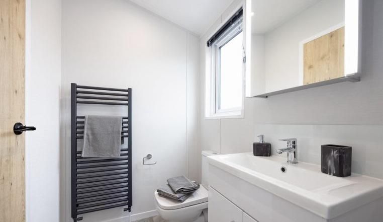 2026 Beverley Norwood Centre Lounge Lodge Ensuite 1