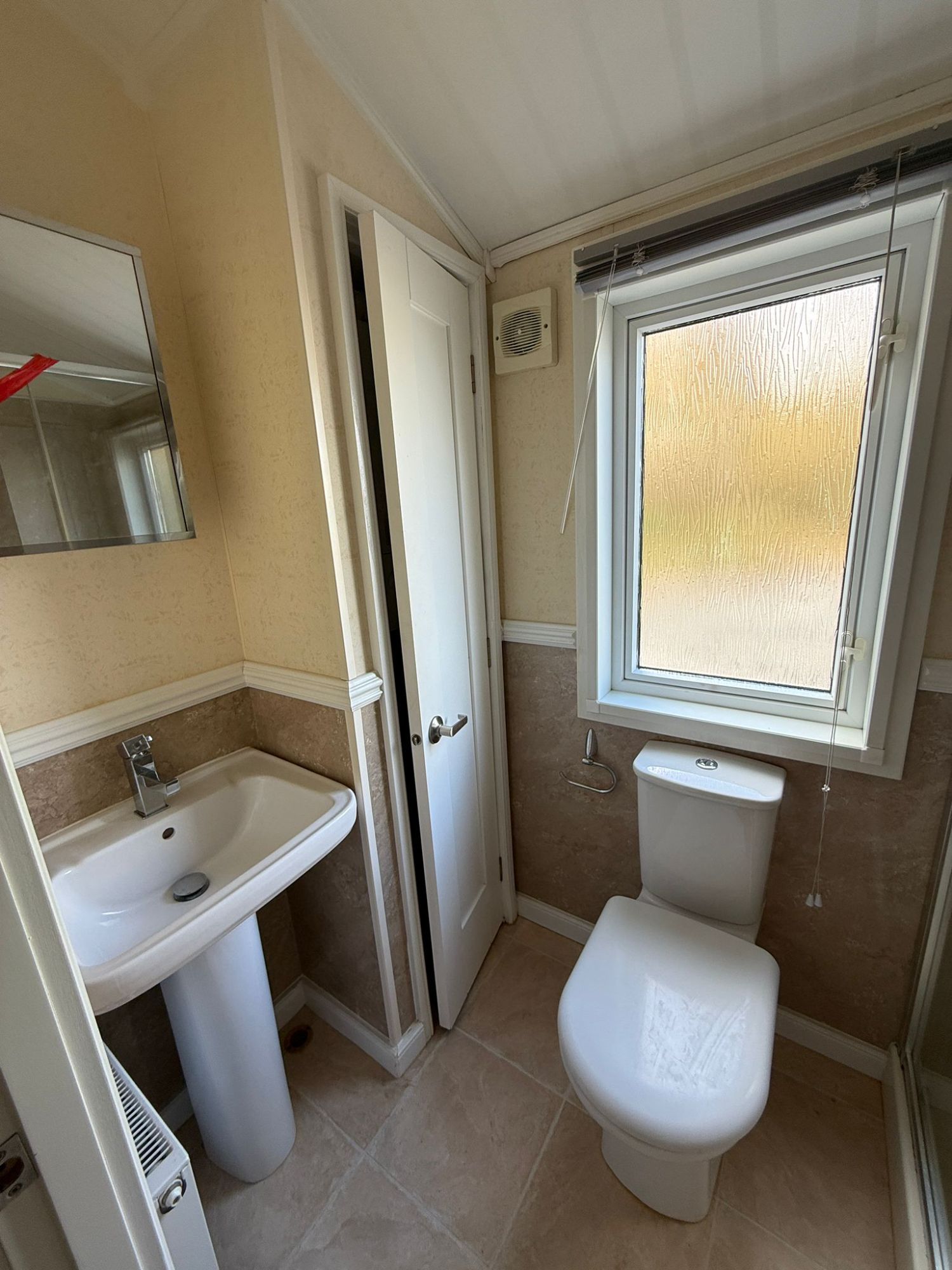 2010 Atlas Jasmine Lodge Bathroom 2