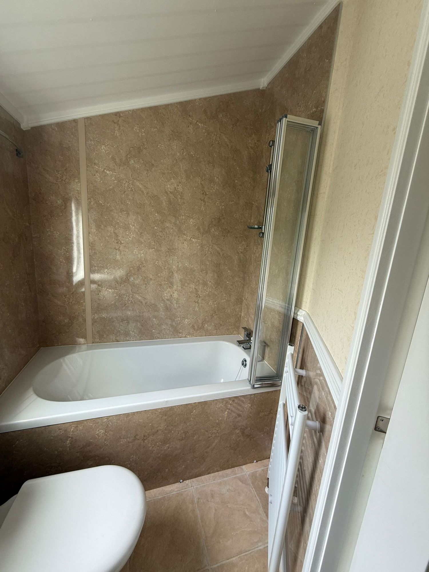 2010 Atlas Jasmine Lodge Ensuite 1