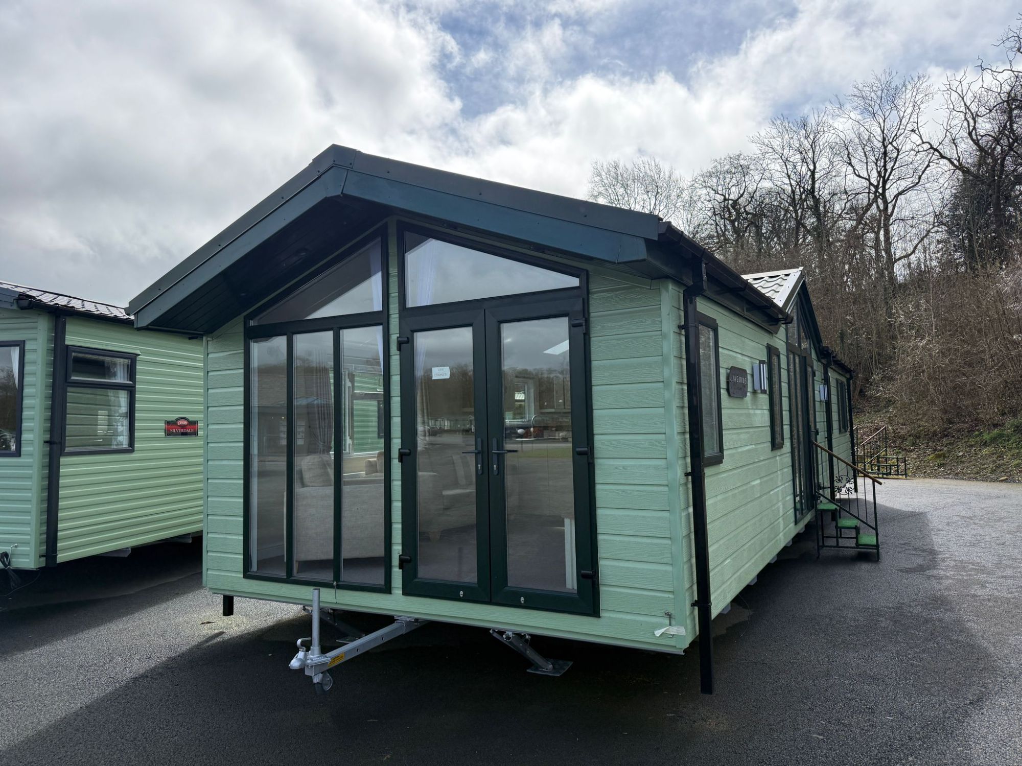 2010 Atlas Jasmine Lodge Exterior 1