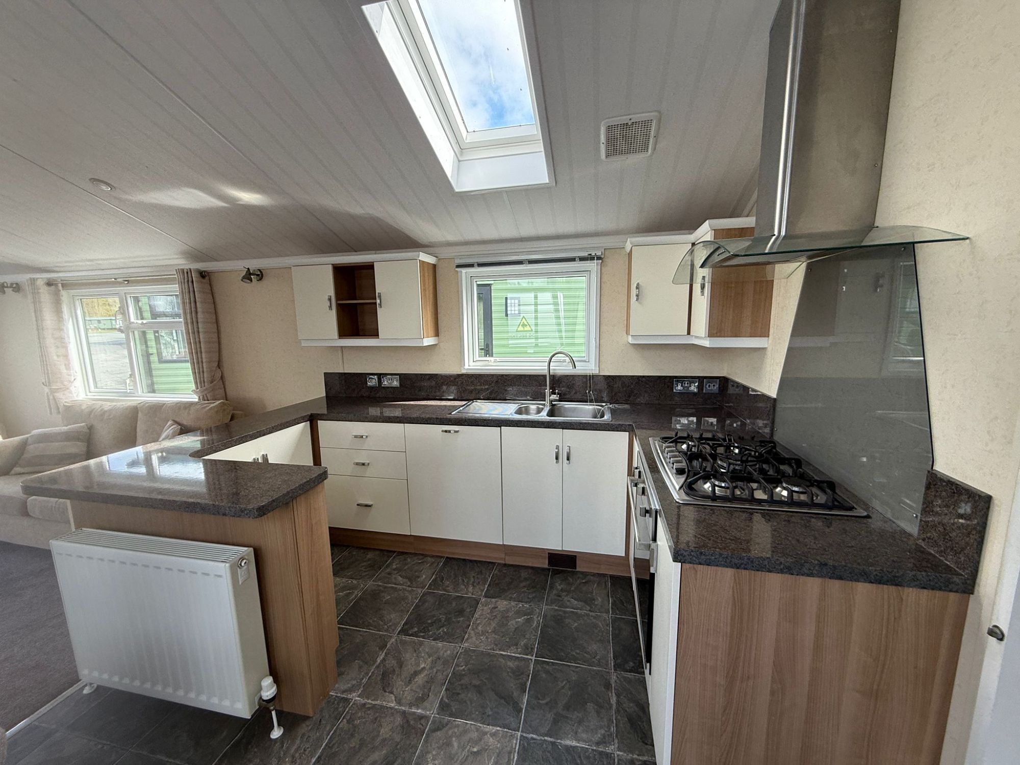 2010 Atlas Jasmine Lodge Kitchen 1