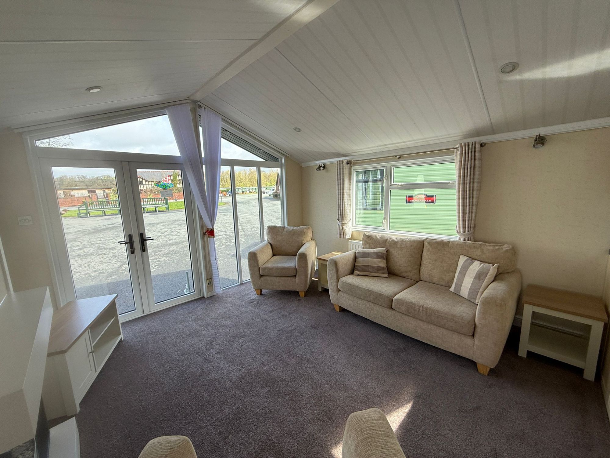 2010 Atlas Jasmine Lodge Lounge 1