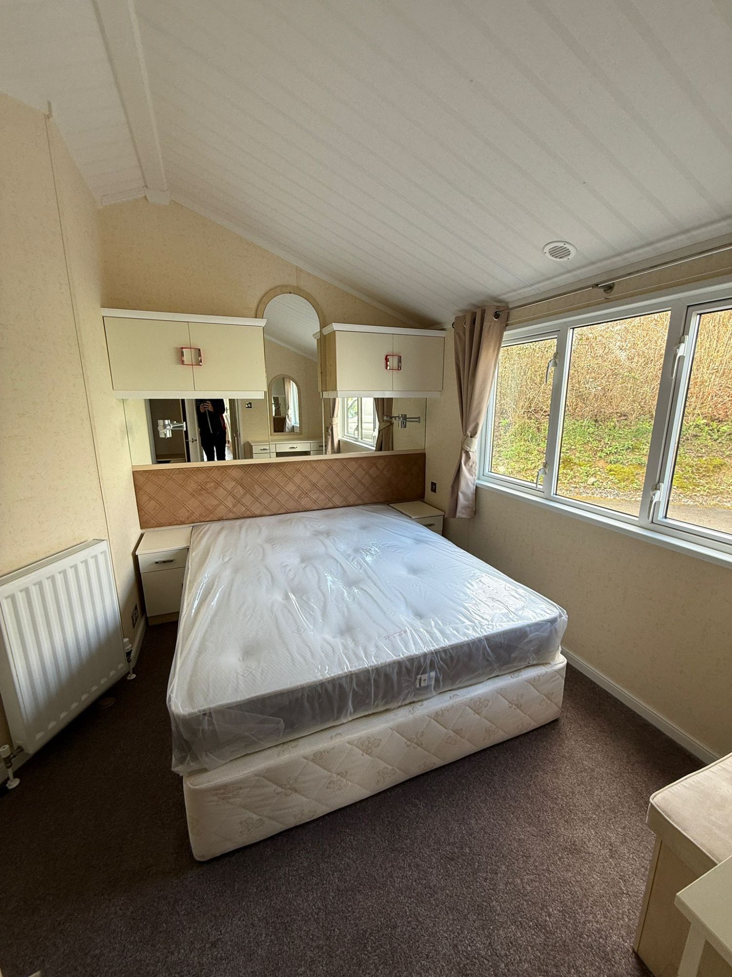 2010 Atlas Jasmine Lodge Main Bed 1