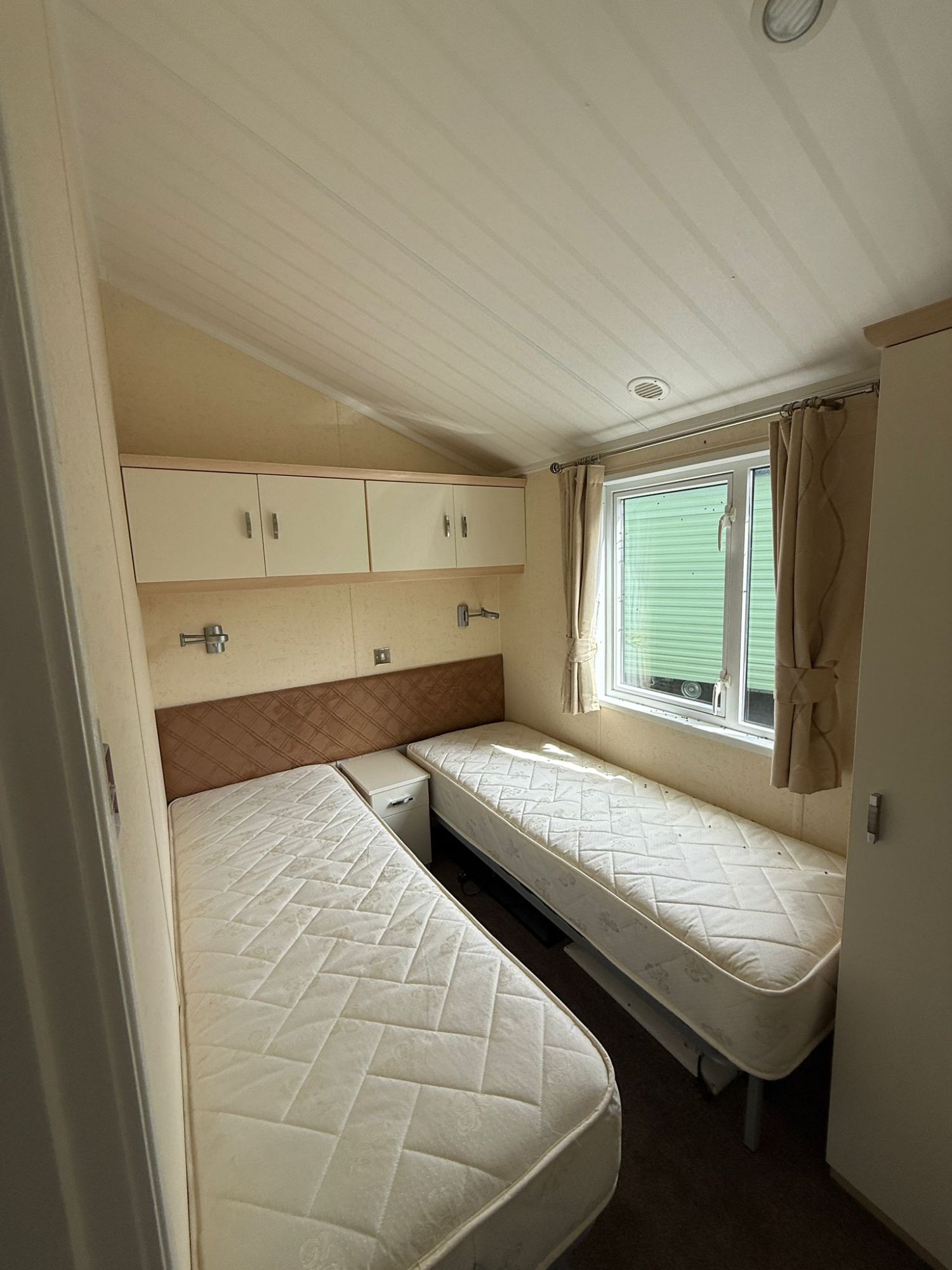 2010 Atlas Jasmine Lodge Twin Bed