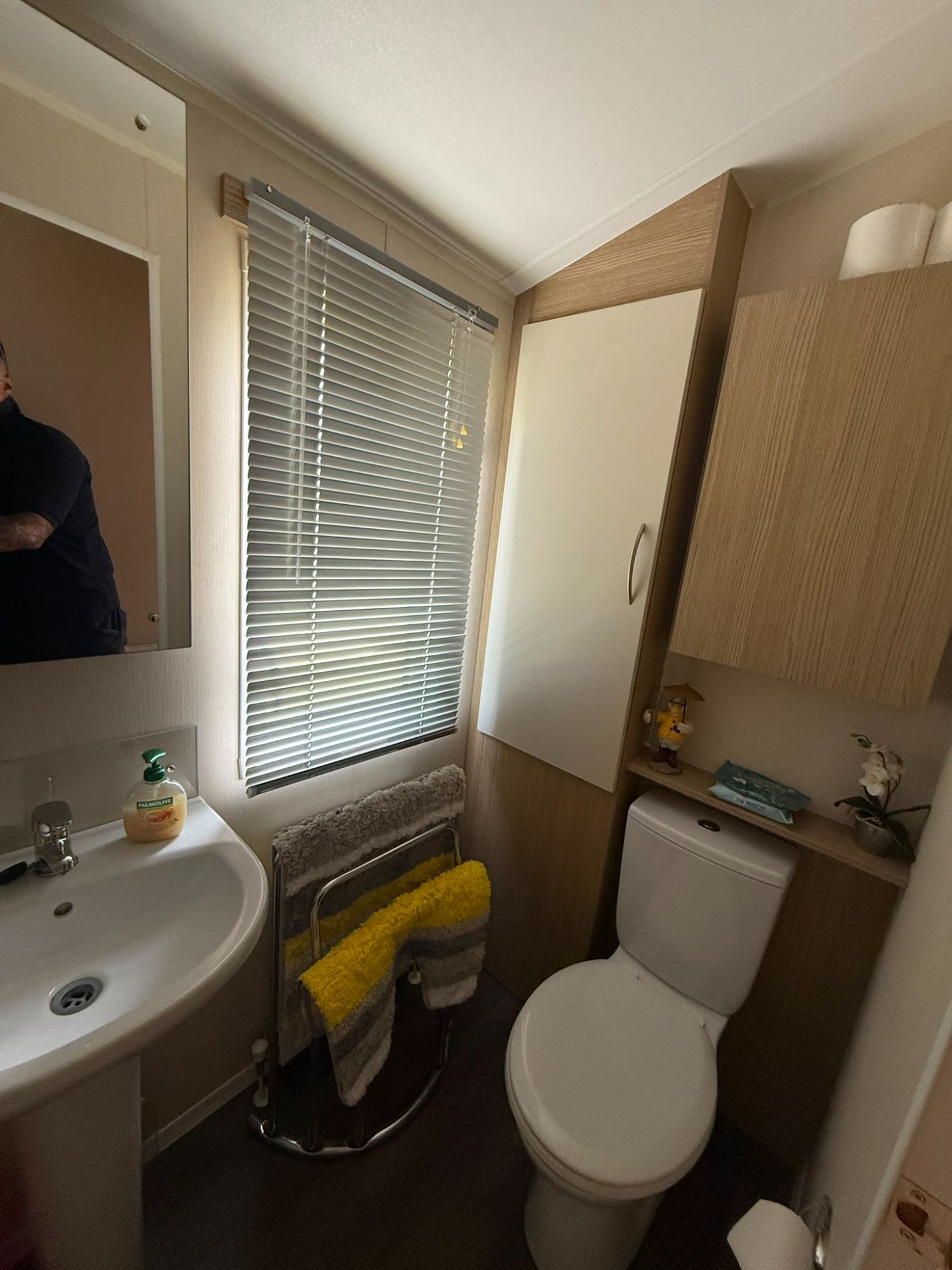 2015 Willerby Brockenhurst Bathroom 1