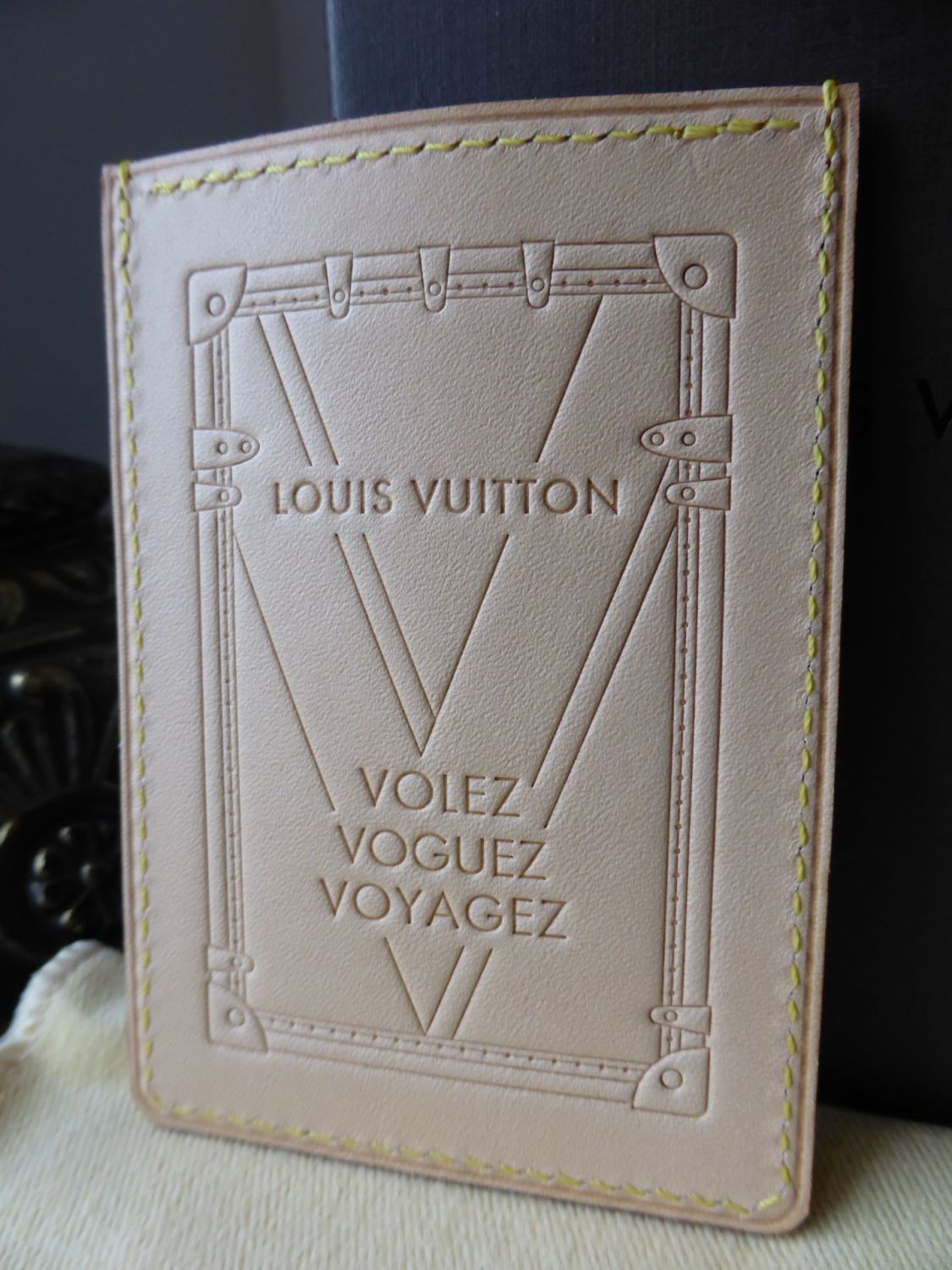 LOUIS VUITTON Vachetta V Volez Vougues Voyages Des Valises Card Hold Wallet  NEW