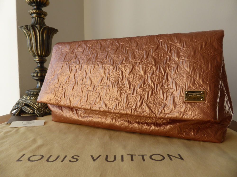 LOUIS VUITTON Jacquard Quilted Monogram Limelight Clutch GM Rose Gold  1166396