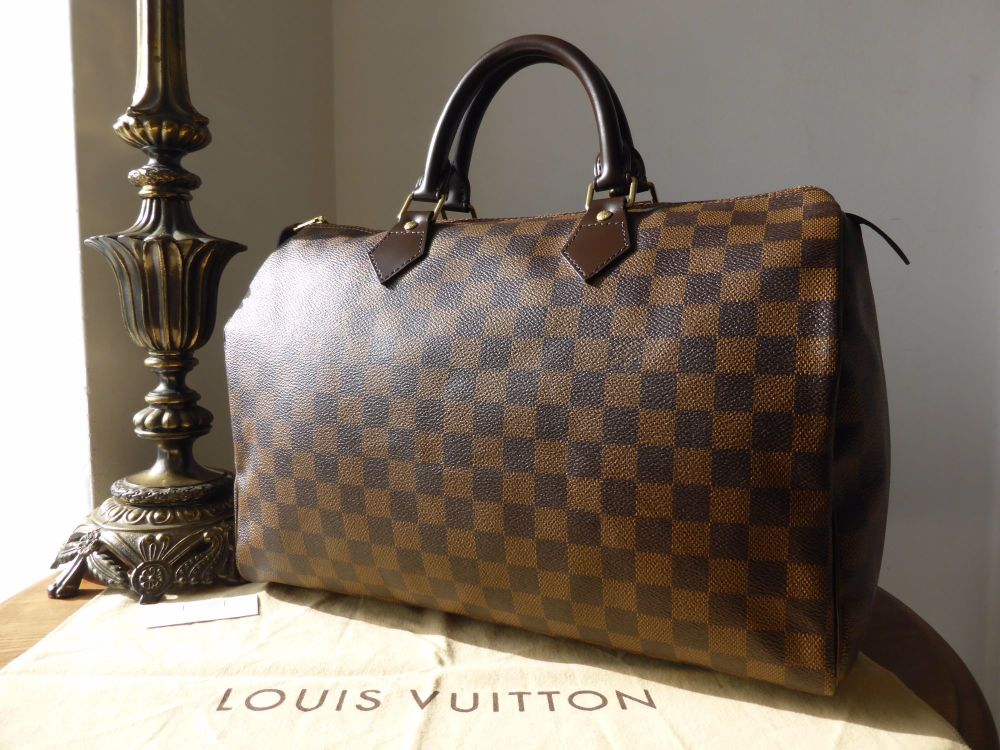 Speedy leather handbag Louis Vuitton White in Leather - 21689118