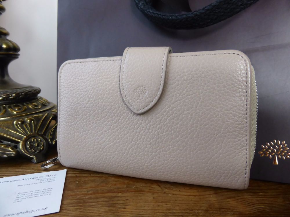 Mulberry Bifold Purse in Putty Pebbled Leather with Shiny Silver Hardware - SOLD