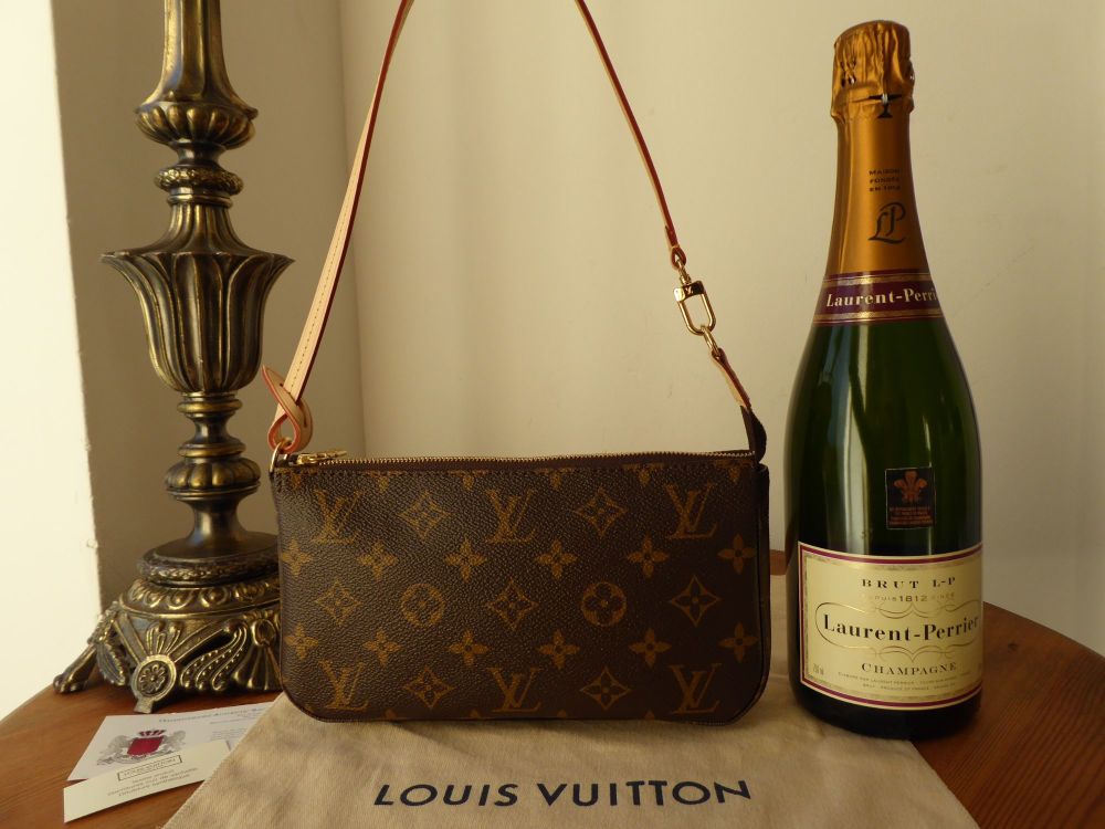 Louis Vuitton Pochette Accessories NM in Monogram Vachette - As New