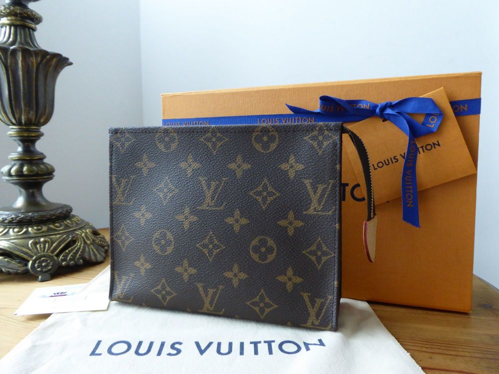 NWT Louis Vuitton MONOGRAM TOILETRY POUCH 15, M47546, discontinued! FULL SET