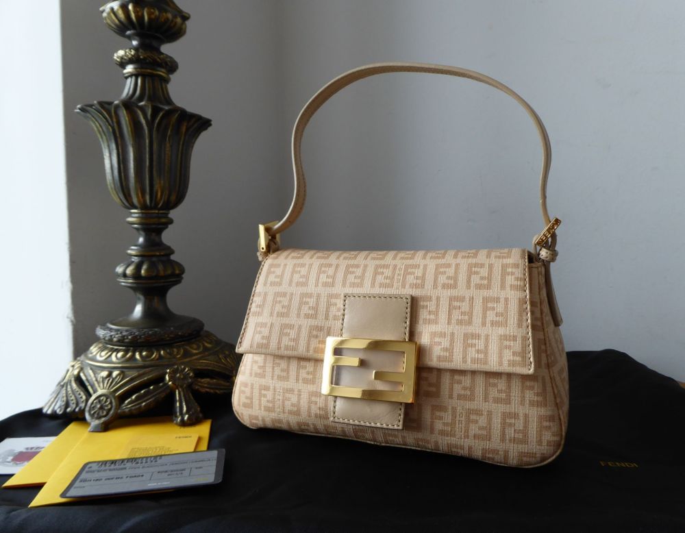 Fendi Mini Mama Baguette Unboxing - Vestiaire FAIL!!! How Did They Have  Miss This? 