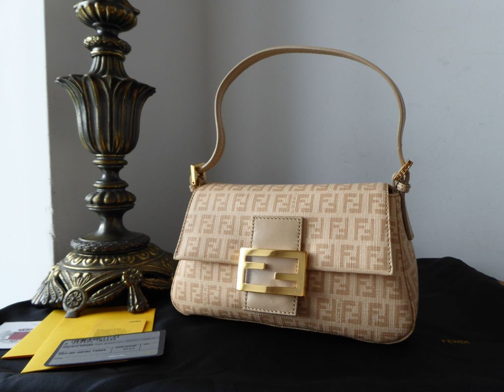 Fendi Mini Mamma Baguette in Spalmati Camelia Zucca New