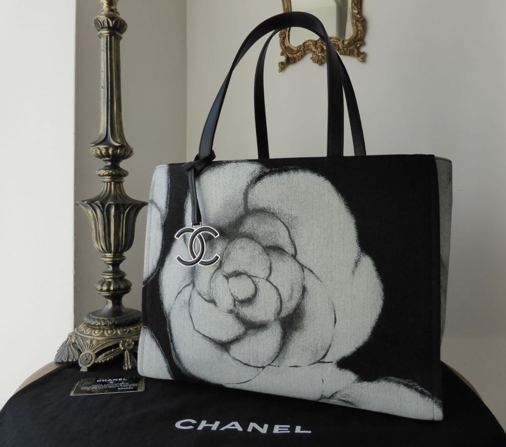 CHANEL LARGE SHOPPING BAG FLOWER CAMELIA BLACK LEATHER TOTE BAG