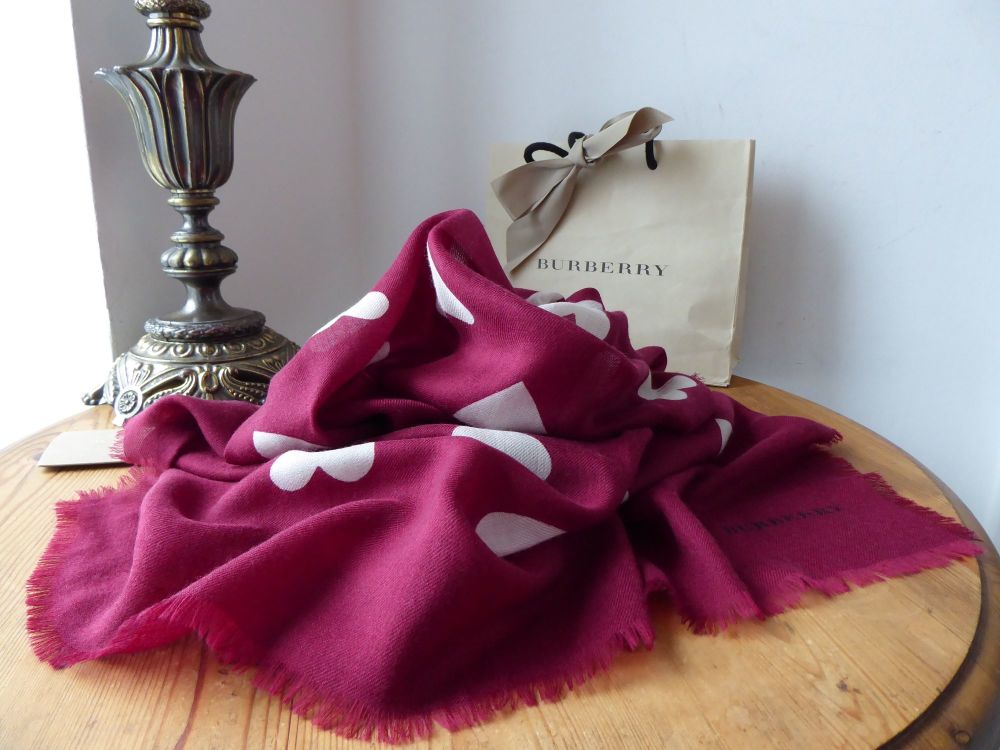 Burberry The Lightweight Cashmere Scarf in Heart Print - SOLD