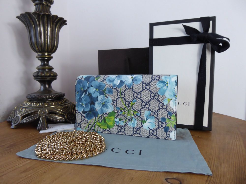 Gucci GG Blooms Supreme Chain Wallet Shoulder Bag in Blue Jasmine
