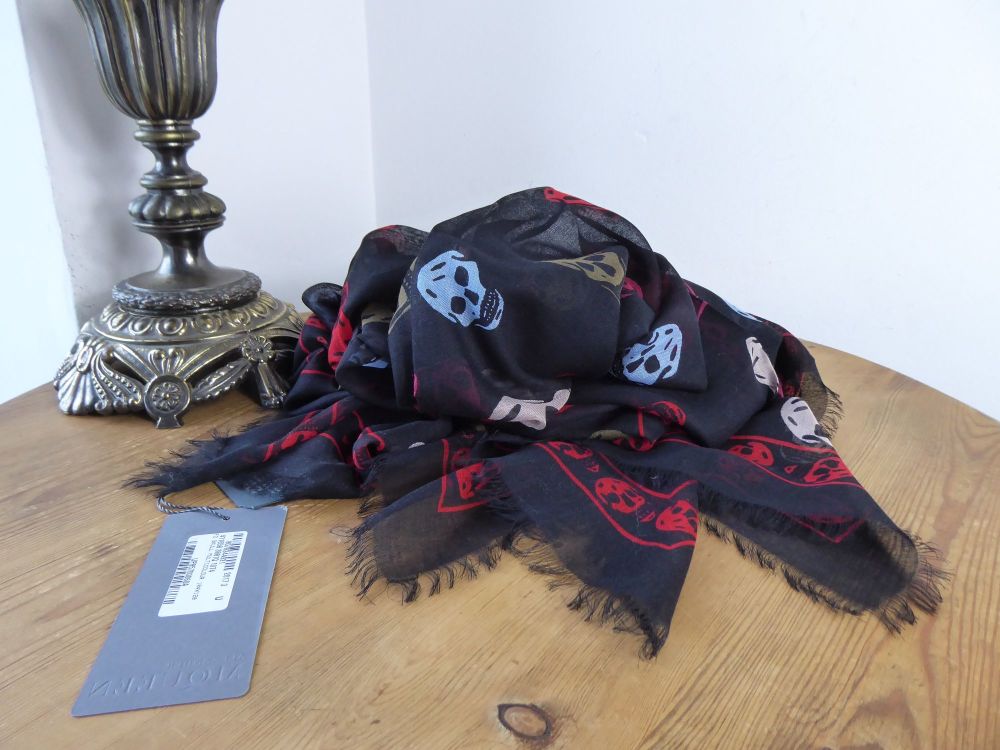 Alexander McQueen Skull Scarf in Black Multicolour Skulls Silk Modal Mix - 