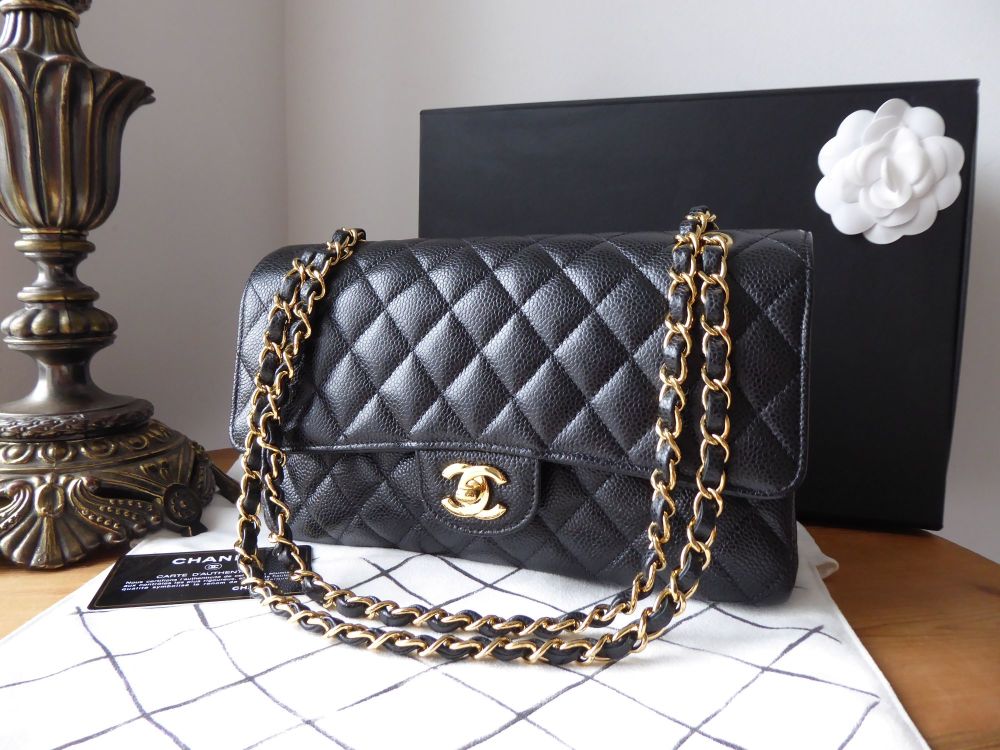 Top 35+ imagen chanel classic medium flap bag in black with gold ...