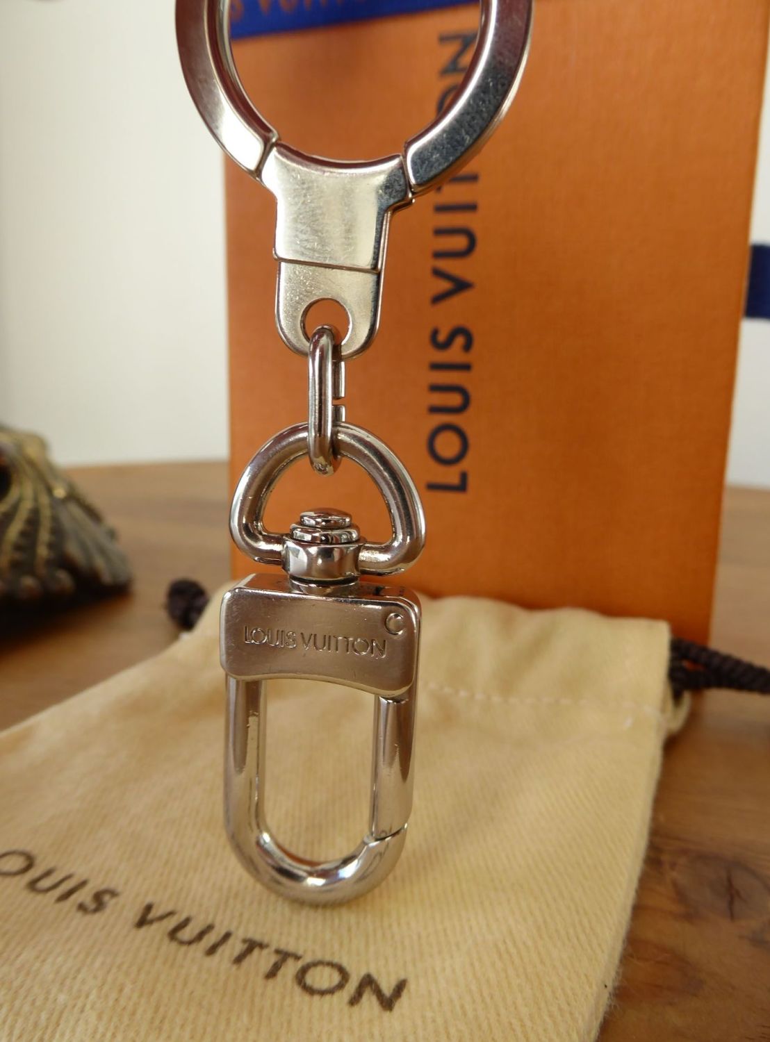 Louis Vuitton Bolt Key Ring Holder Anneau Cles Pochette Extender in Silver  Tone Metal - SOLD