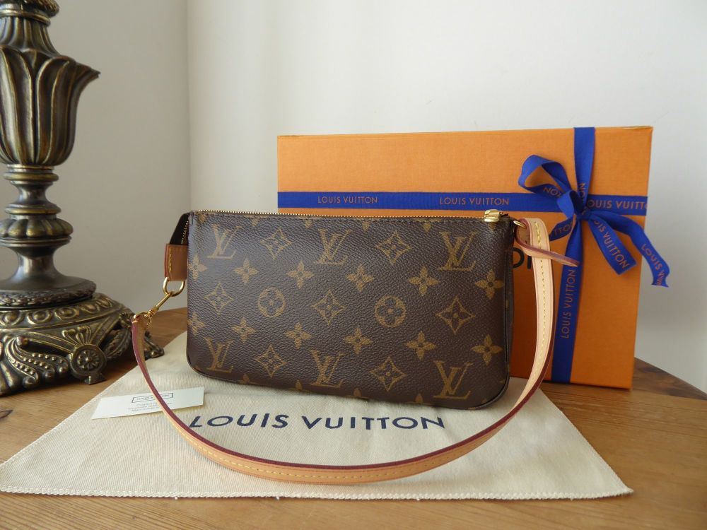 Louis Vuitton Pochette Accessoires in Monogram Vachette