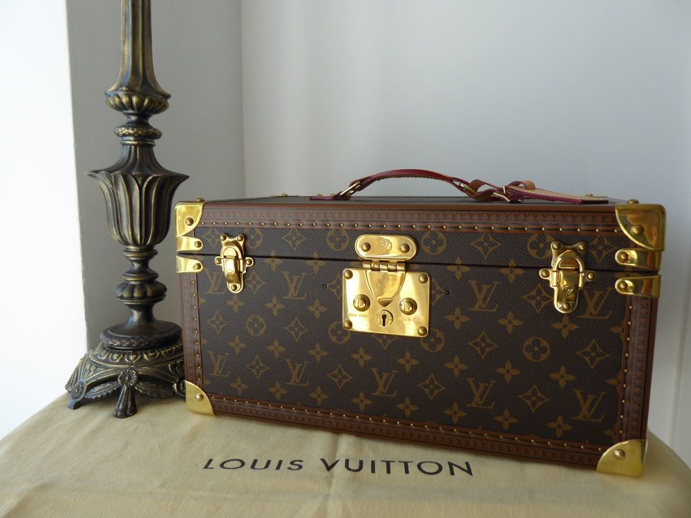 Louis Vuitton Train Case  Louis vuitton trunk, Louis vuitton makeup,  Vintage louis vuitton