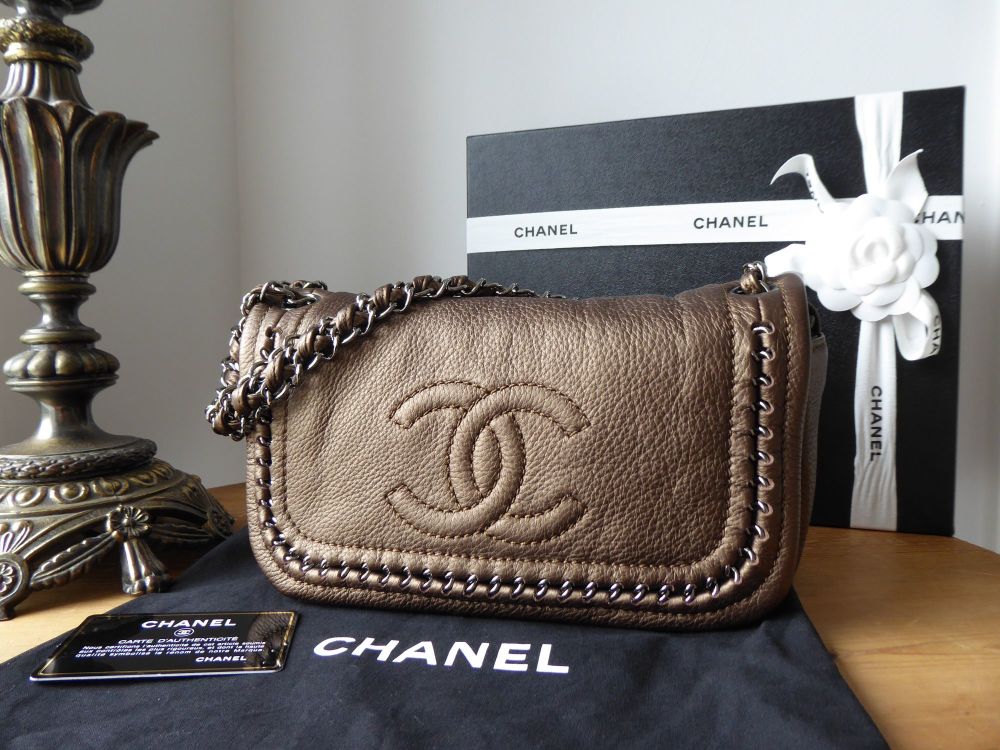 Auth CHANEL Luxe Ligne Leather Shoulder Bag
