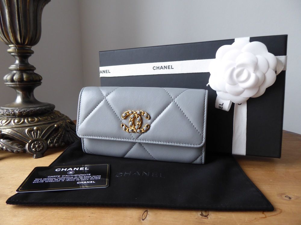 Chanel 19 Medium Flap Wallet in Grey Lambskin  - New