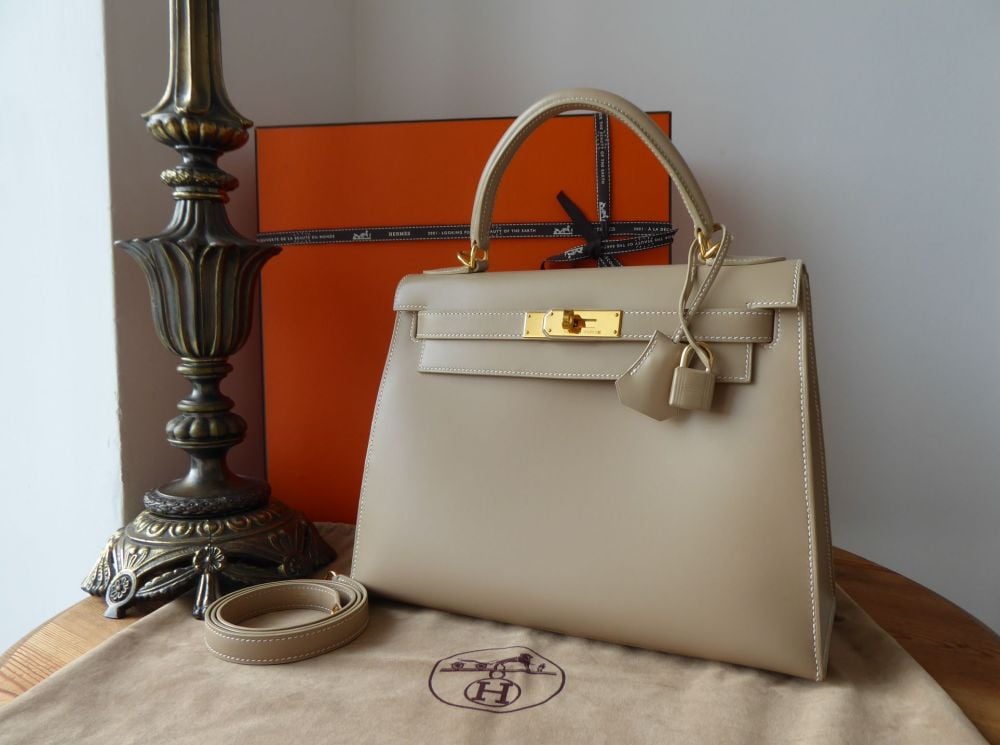A GRIS PERLE TADELAKT LEATHER SELLIER KELLY 28 WITH GOLD HARDWARE, HERMÈS,  2017