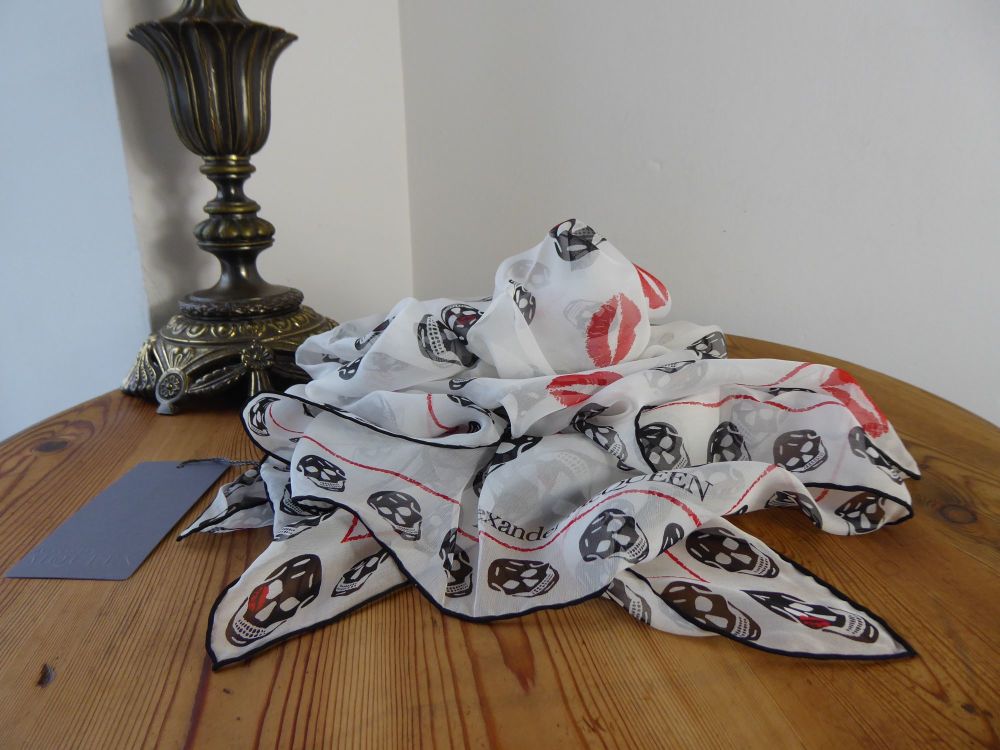 Alexander McQueen Lipstick Kisses Skull Scarf in Winter White 100% Silk Chi