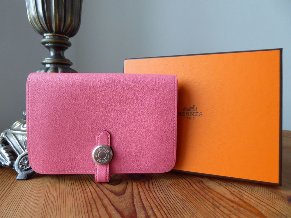 Shop HERMES Dogon Dogon compact wallet (H066382CK9R) by 美hermosa