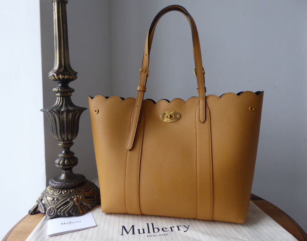 Mulberry Scalloped Bayswater Tote in Maize Yellow Small Classic Grain - New