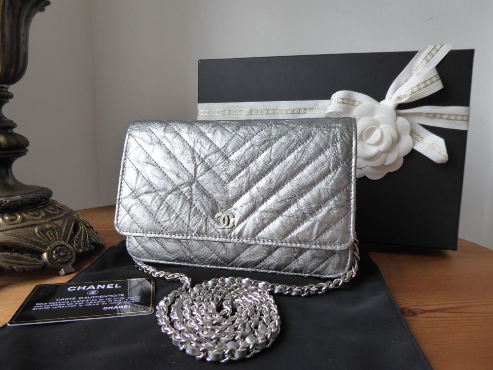 Chanel Wallet on Chain WoC in Chevron Quilted Crumpled Silver Metallic  Patent Calfskin - SOLD