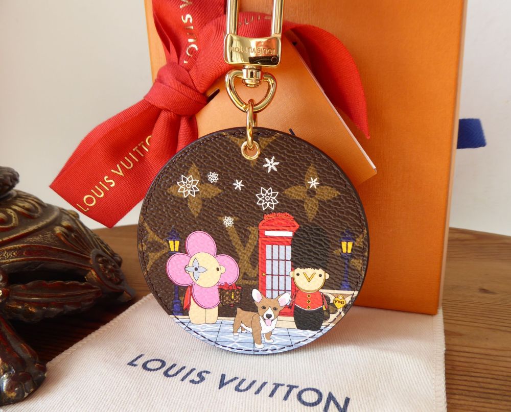 Louis Vuitton Limited Edition Illustre Key Ring Bag Charm Vivienne in London Christmas 2021 Animation - New