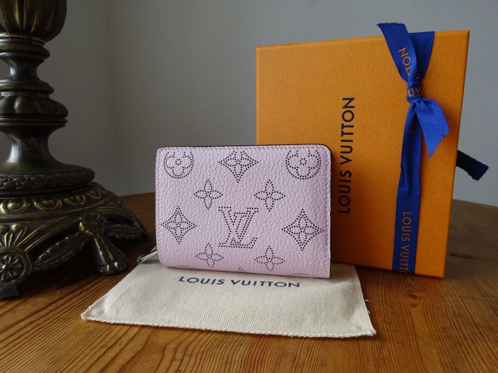Louis Vuitton Clea Compact Wallet in Mahina Guimauve Pink New