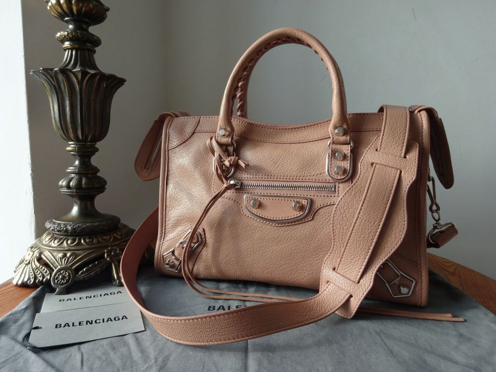 Love a blush Balenciaga Metallic Edge City Bag  Ideias fashion Looks  Look