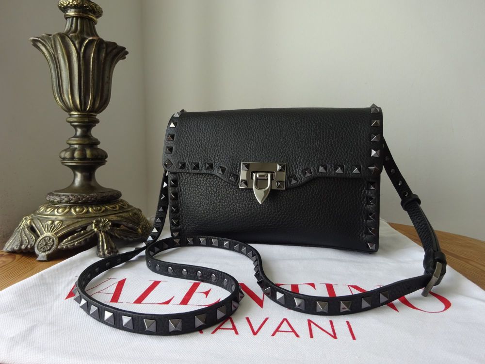 Garavani Valentino Rockstud Medium Shoulder Clutch Cross Body Bag in Black 