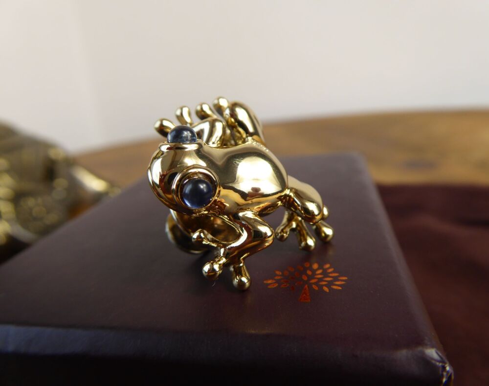 Mulberry Mini Frog Pin Brooch in Shiny Pale Gold with Blue Eyes