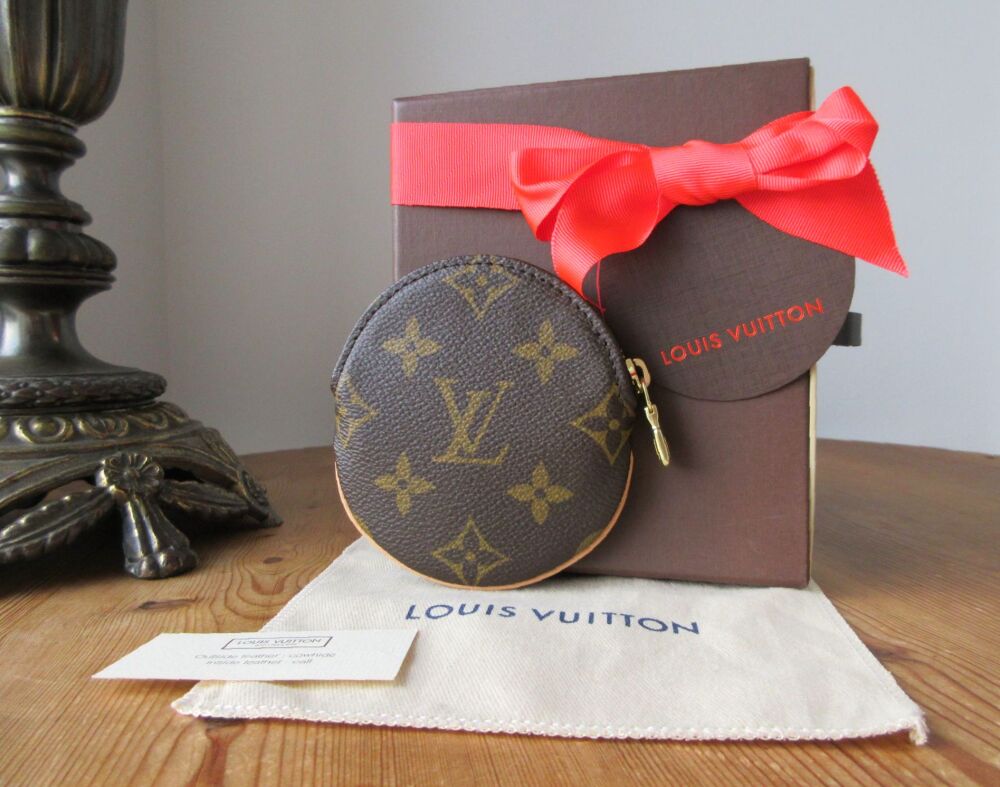 Louis Vuitton Round Zipped Coin Purse in Monogram Canvas