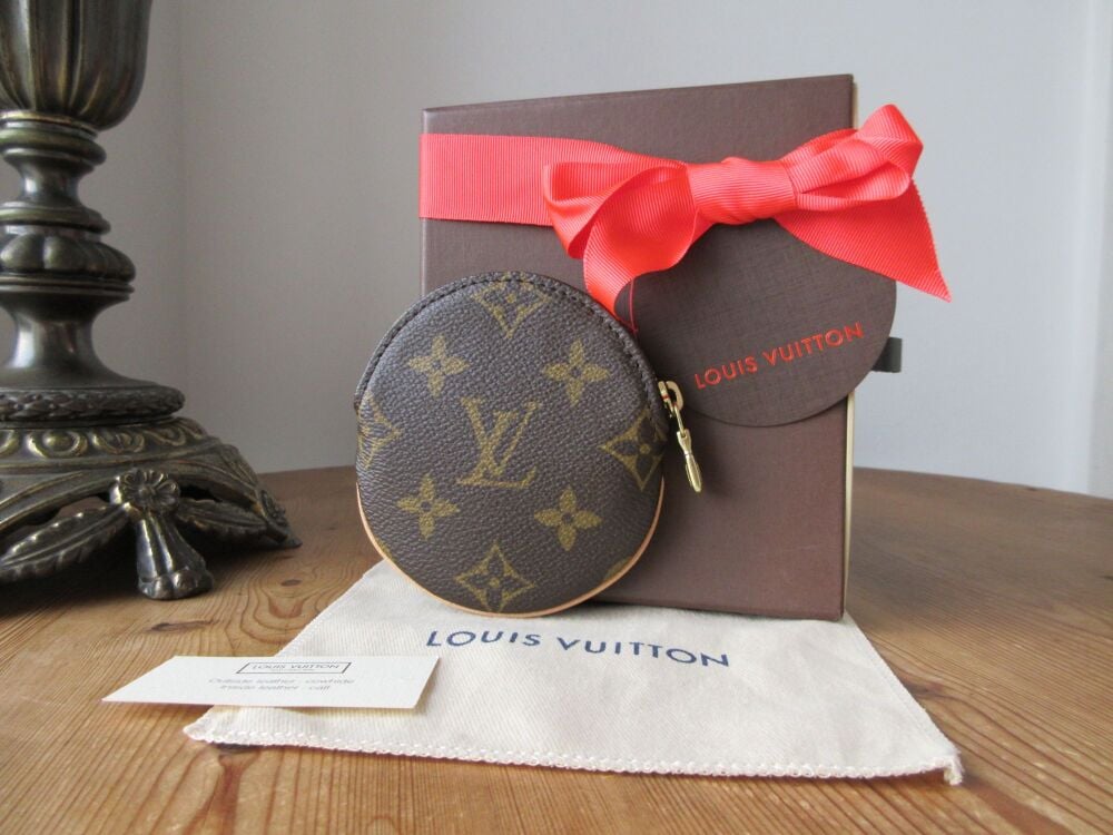 Louis Vuitton Round Zipped Coin Purse in Monogram Canvas - As New*