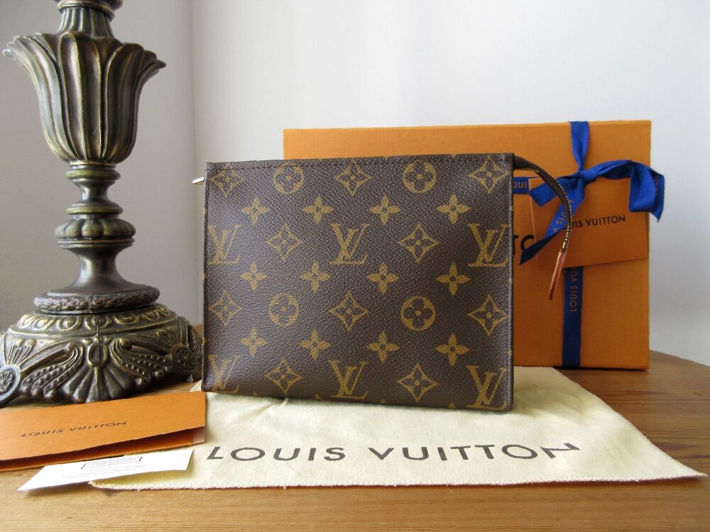 Louis Vuitton Toiletry Pouch Poche Toilette 19 in Monogram Canvas