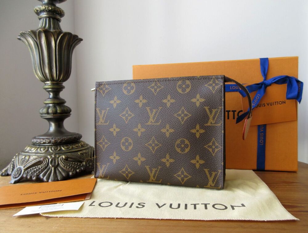 Louis Vuitton Toiletry Pouch Poche Toilette 19 in Monogram Canvas