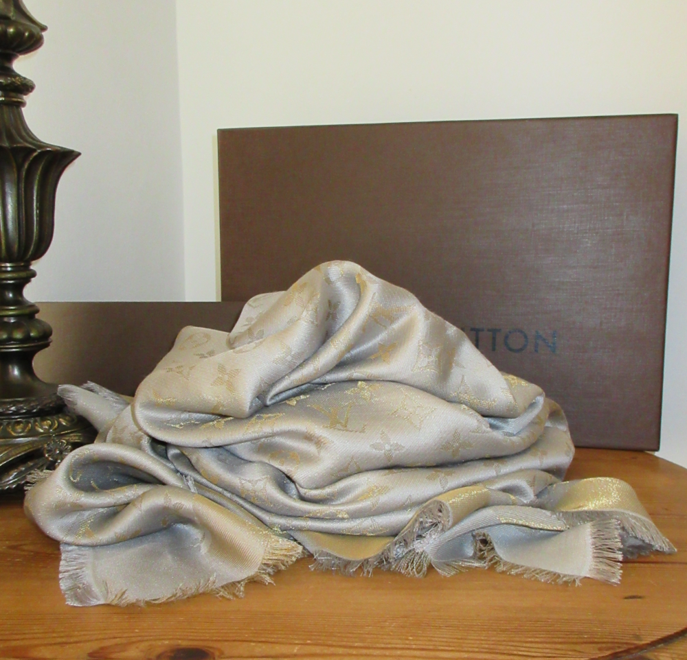 Louis Vuitton Monogram Shine Châle Shawl in Greige Charcoal Gold